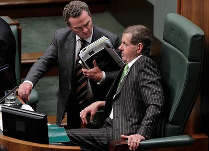 Media_httpimagessmhco_yutcd